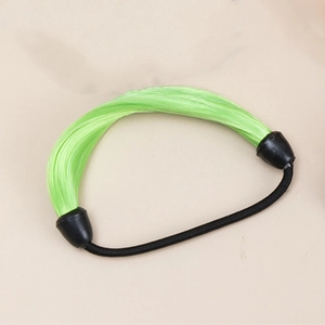 Détail de l'élastique à cheveux vert néon avec bande élastique et fixations