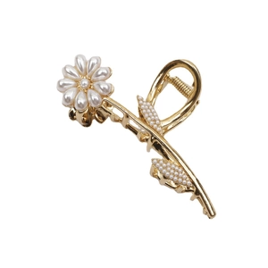 Elegante gouden metalen haarklem met witte parels en madeliefjesontwerp voor dames