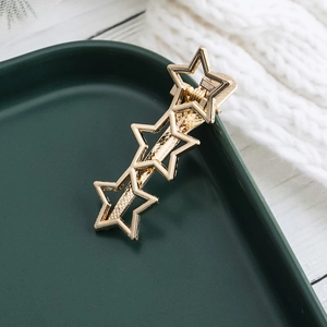 Eleganter goldener Haarclip mit hohlen Sternen für Damen mit poliertem Finish
