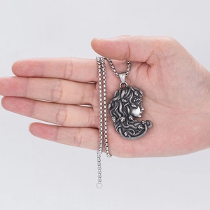 Collana con pendente Medusa vintage in acciaio inossidabile stile punk gotico