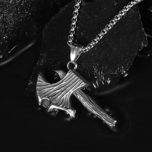 Collier pour homme avec pendentif hache en acier inoxydable rétro et texture bois réaliste