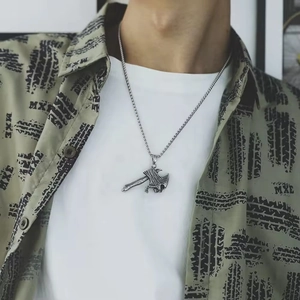 Collier pour homme avec pendentif hache rétro en acier inoxydable et crâne ciselé