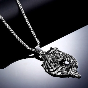Wolf head pendant necklace in titanium steel with black gemstone and box chain
