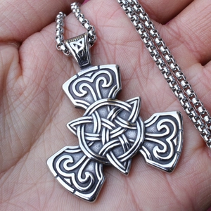 Collana vintage in acciaio inossidabile con ciondolo a croce e nodo celtico da uomo
