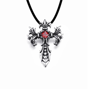Collana con ciondolo a croce gotica retrò con gemma rossa e cordino in pelle nera
