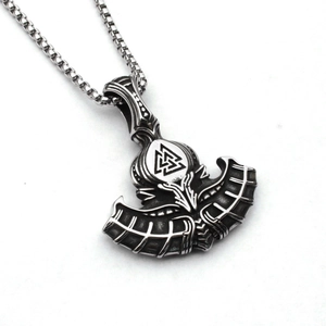 Détail du pendentif marteau de Thor viking avec symbole Valknut et chaîne box