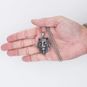Collier pour homme avec pendentif tête de lion en acier inoxydable argent vieilli