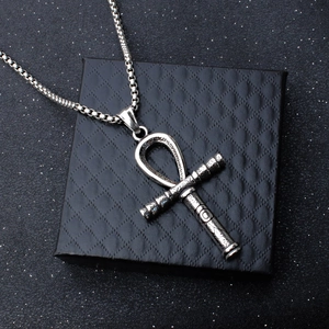 Collier pendentif croix Ankh argent vintage avec chaîne box et gravure de l'oeil d'Horus