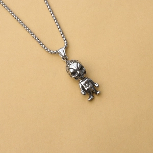 Punk silver skull pendant necklace with star motif on box chain for men and women