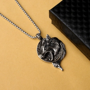 Vintage viking wolf head medallion necklace for men with relief details and square link chain