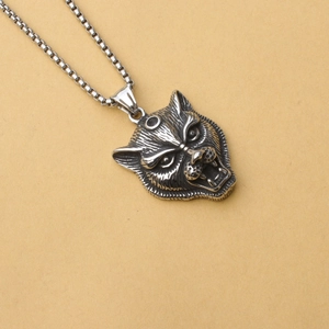 Vintage stainless steel leopard head pendant necklace with moon engraving and box chain