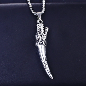 Collier avec pendentif tête de dragon et dent de loup en acier inox avec chaîne carrée