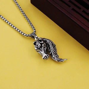 Collana con pendente a testa di cavallo retrò in acciaio inossidabile con catena box