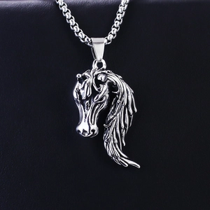 Collana con pendente a testa di cavallo in acciaio inossidabile punk e catena d'argento