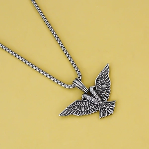 Collana con pendente aquila in acciaio inossidabile punk con finitura argento vintage