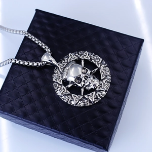 Collier pendentif crâne squelette viking gothique avec noeud celtique en acier inoxydable