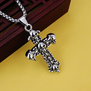 Collana con ciondolo a croce di teschi in acciaio inossidabile vintage per uomini