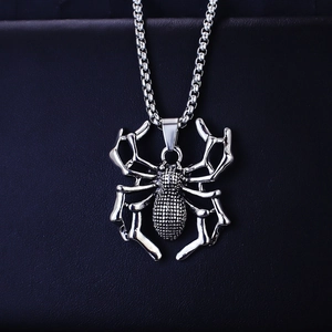 Punk spin hanger ketting van roestvrij staal met getextureerd gothic insect design