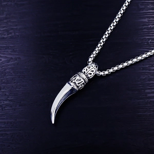 Retro wolf tooth pendant necklace for men in silver finish with vintage box chain