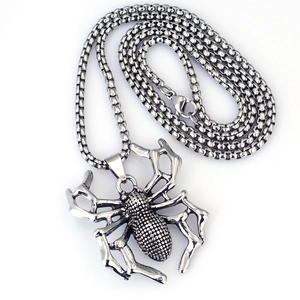 Spin hanger ketting in gotische punk stijl in vintage zilverstaal met een vierkante schakel