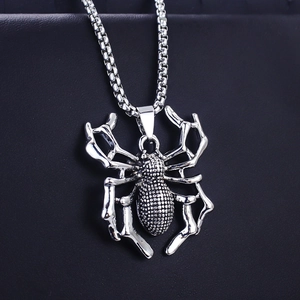 Zilveren spinnenhanger in punk gothic stijl met een metalen box ketting voor heren