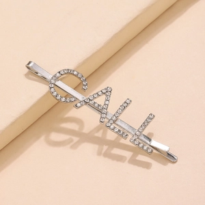 Pince à cheveux élégante en métal argenté avec strass brillants au design de lettres CALL