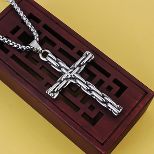 Collier croix punk rétro en acier inoxydable pour hommes avec motif de chaîne tressée