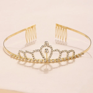 Eleganter goldener Kronenhaarschmuck mit weißen Strasssteinen und Herzmotiv