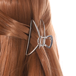 Grande pince à cheveux élégante en métal argenté avec un design triangulaire épuré