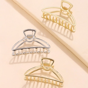 Pince Crabe Élégante et Minimaliste en Métal Alliage Grande Pince Géométrique Ajourée Accessoire de Coiffure pour Femmes Quotidien