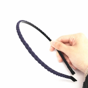Cerchietto intrecciato in finta pelle scamosciata blu navy con trama a treccia alla moda