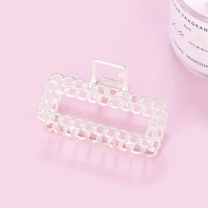 Pince à cheveux rectangulaire argentée avec chaîne au design industriel minimaliste