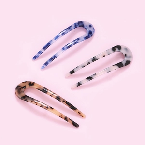 Three-piece set of U-shaped tortoiseshell hair pins in leopard and marble acetate finishes