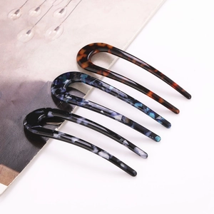 Three-piece U-shaped hair pins set in tortoise shell and marble acetate finish