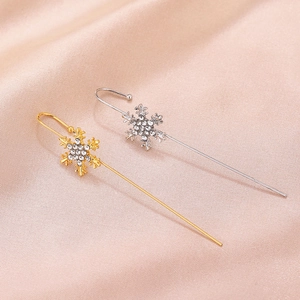 Sparkling snowflake ear crawler with cubic zirconia inlay in gold and silver finish