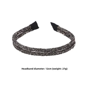 Dettaglio cerchietto con doppia fila di strass, diametro 12cm e indicazione peso 27g