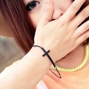 Bracelet Croix Horizontale en Alliage Minimaliste pour Hommes Femmes Chaîne en Métal Réglable Bijoux Mode Religieuse Cadeau Croix