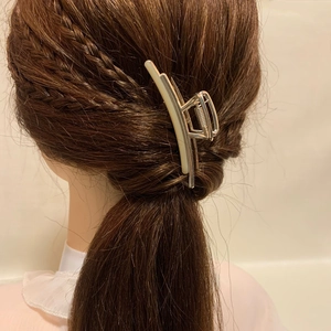 Minimalist alloy hair claw clip in beige, stylish metal shark clip for hair styling