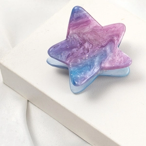 Pince à cheveux étoile avec dégradé marbre violet et bleu et finition pailletée