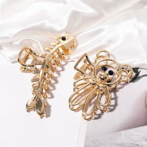 Goldenes Haarklammer-Set mit minimalistischem Fischgräten- und Bären-Design mit Strass