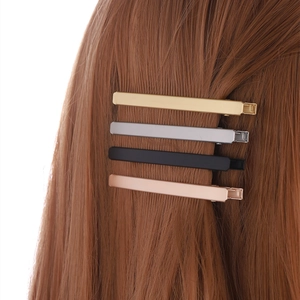 Lot de barrettes minimalistes en or argent noir et or rose pour cheveux longs bruns