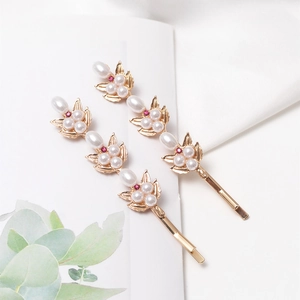 Barrettes à cheveux dorées avec perles et strass rouges pour coiffures de mariage