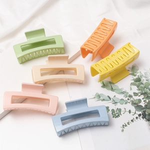 Lot de six pinces à cheveux rectangulaires colorées aux tons pastel de macaron