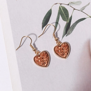 Fashionable resin heart drop earrings with rose gold druzy texture and gold hooks