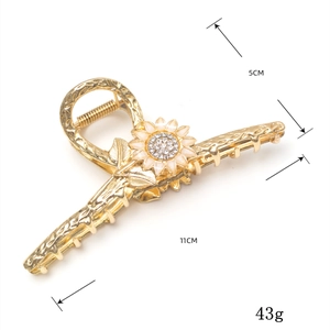 Elegante pinza per capelli girasole dorata con strass e petali bianchi, lunga 11 cm
