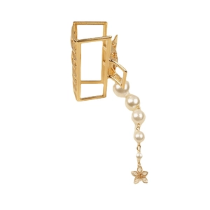 Pince à cheveux dorée élégante avec de longues franges en perles et pendentif fleur