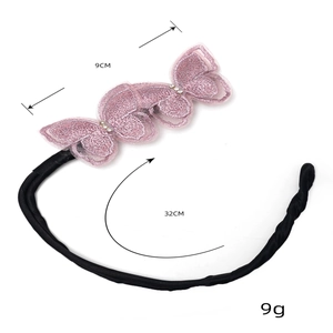Accessoire chignon élégant avec trois papillons brodés rose clair et petits cristaux