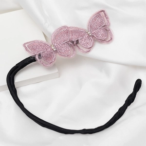 Serre-tête élégant orné de trois papillons brodés en dentelle rose et strass brillants