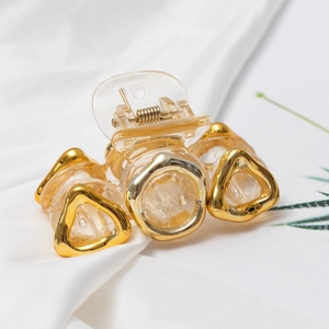 Elegante pinza per capelli in resina ambrata con cornice in metallo dorato e design a cuore