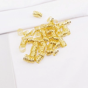 Anillos dorados huecos para rastas y trenzas con diseños florales vintage elegantes